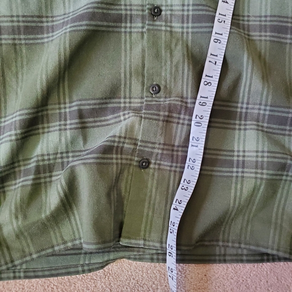 lululemon athletica Green Plaid Casual Button Down Shirt - Picture 4 of 7